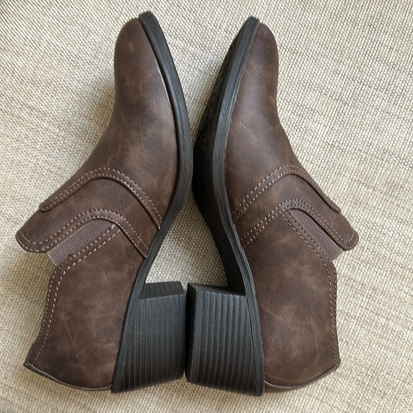 EuroSoft Abeline Ankle Boot Vegan Leather Stitching Details Comfort Slip On - Picture 11 of 17